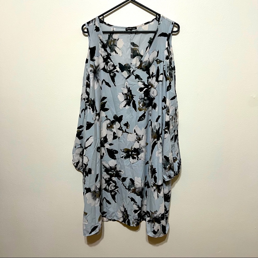 🎉HP🎉 Charlotte Russe Floral Split Sleeve Mini Dress